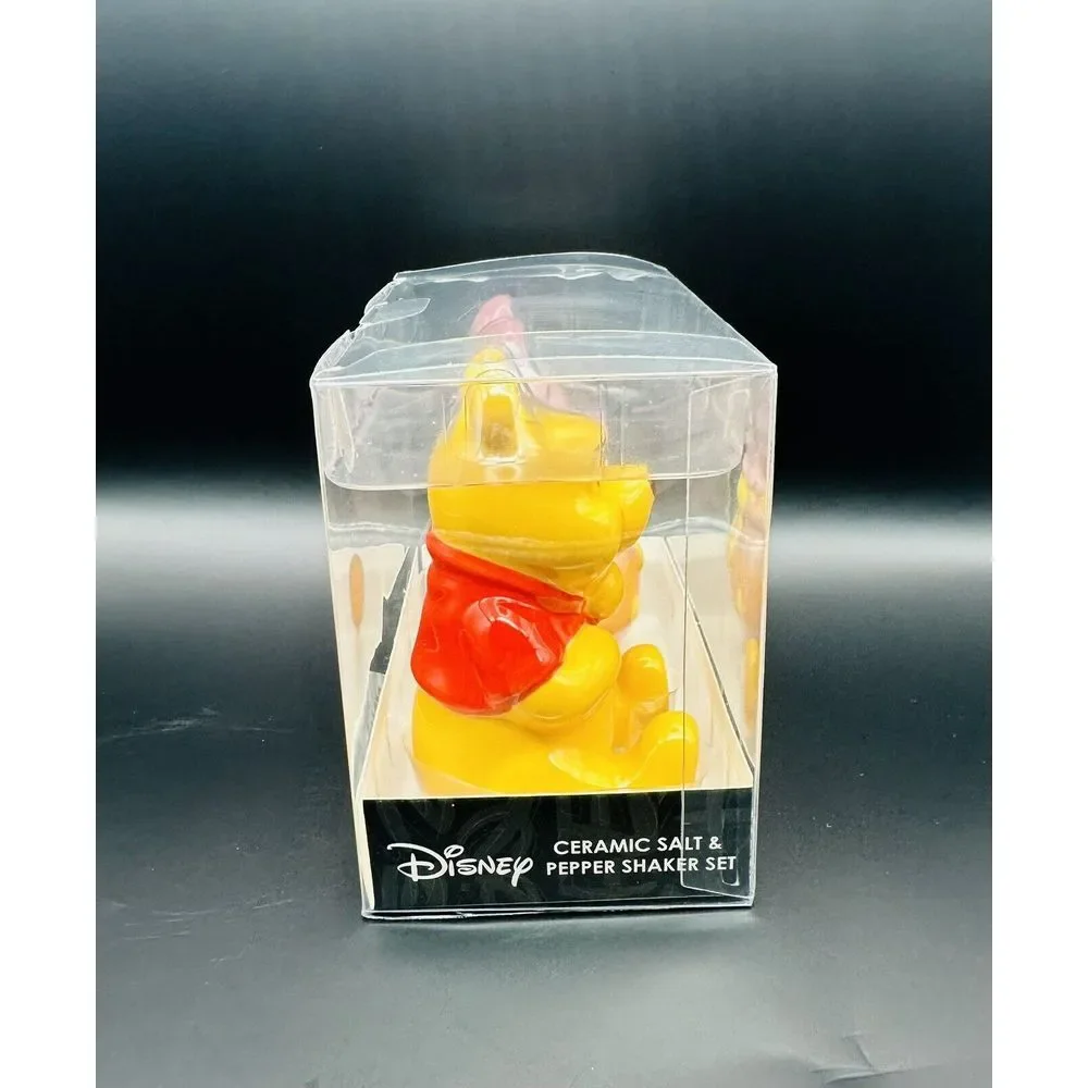 Disney Winne the Pooh & Piglet Ceramic Salt And Pepper Shaker Set NEW